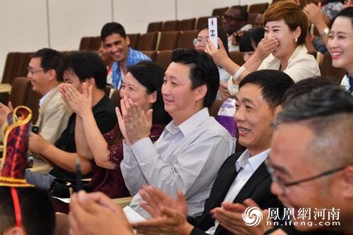 金秋赏月中外情圆郑州举办外国友人专场诗词联欢会