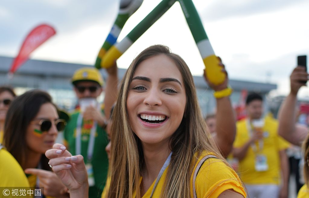 一览美女球迷小姐姐