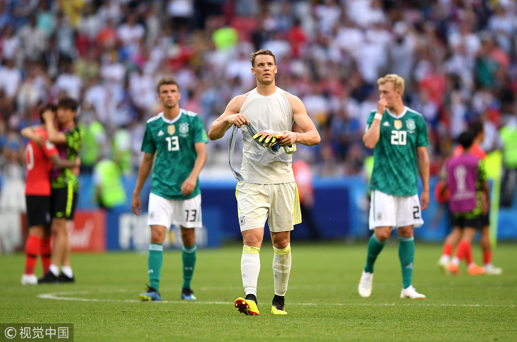 卫冕冠军出局德国球员赛后颓丧失落