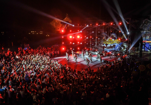 在周年庆期间,大连发现王国推出"音你而燥·dtm(发现此刻)电音节"并将