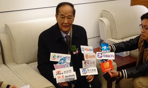 中国西部研究与发展促进会常务副会长胡伟平阐述了互联网 是推动东