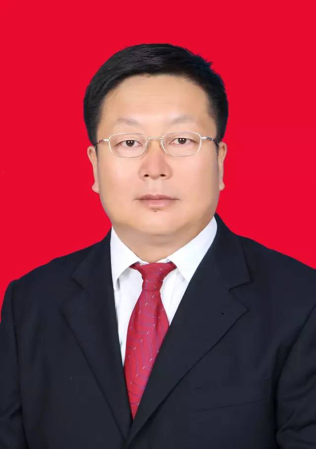 历任市政府办公室党组成员,副主任,大武口区委常委,纪委书记等职务.