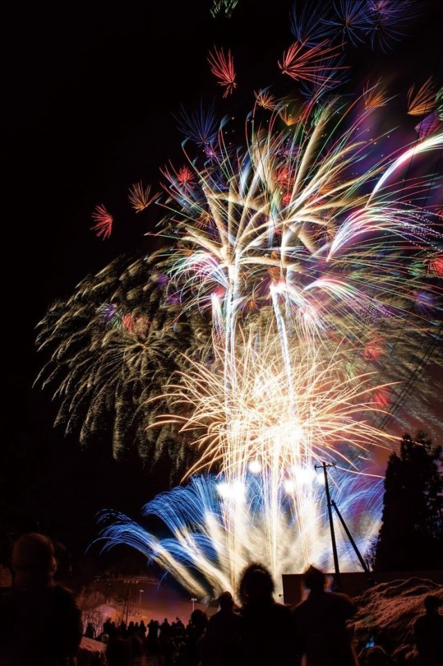 新年烟花美丽绽放大曲世界花火竞技大会