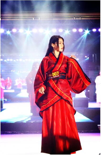 楚服演绎中国风 青春点亮时尚梦