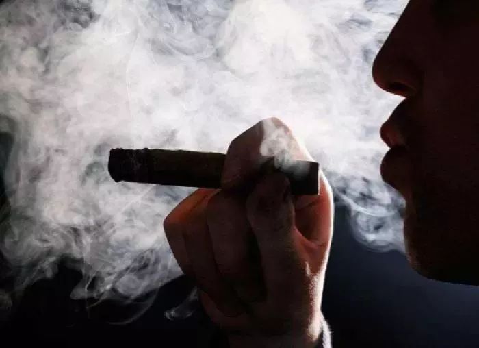 一支烟和一位老人之死