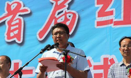 巩义市竹林镇副镇长吴书涛总结介绍风情古镇一年来运营情况并宣传推介