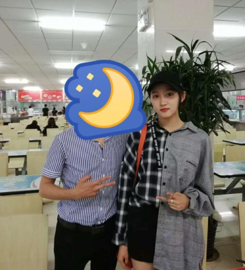 网友北影食堂偶遇关晓彤惊叹真白真瘦真好看