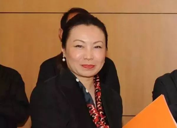 1957年8月出生的曹建方曾长期在省财政厅工作,历任办公室主任,副厅长