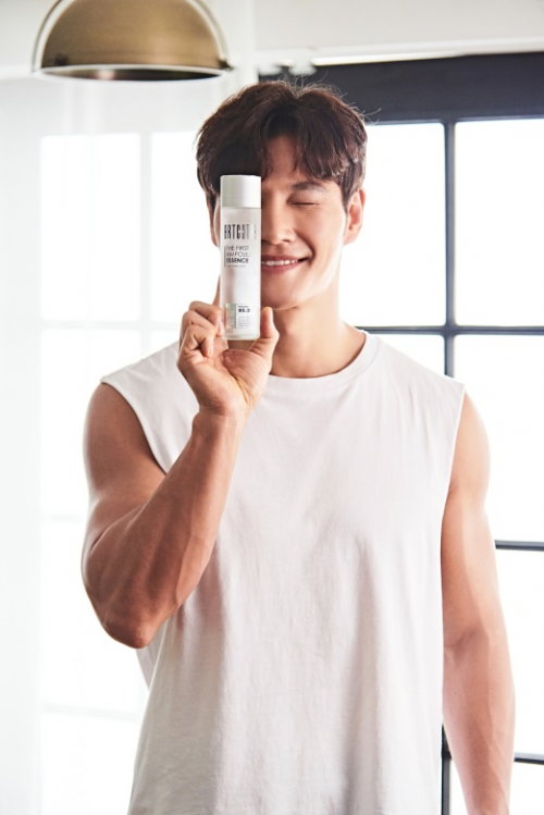 本次【酵醒元气女神】成都见面会,是金钟国代言韩国品牌brtc碧尔缇希