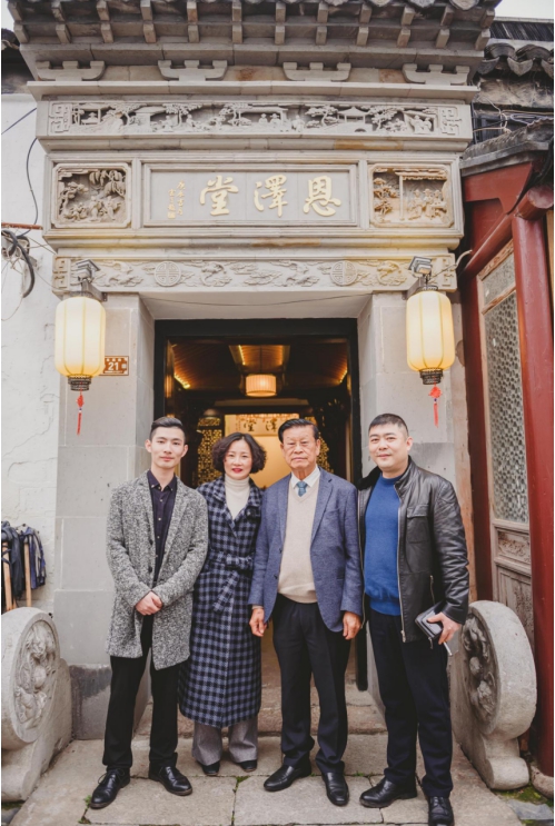 老挝前常务副总理凌绪光下榻花筑·懿园客栈并给予盛赞_凤凰网商业