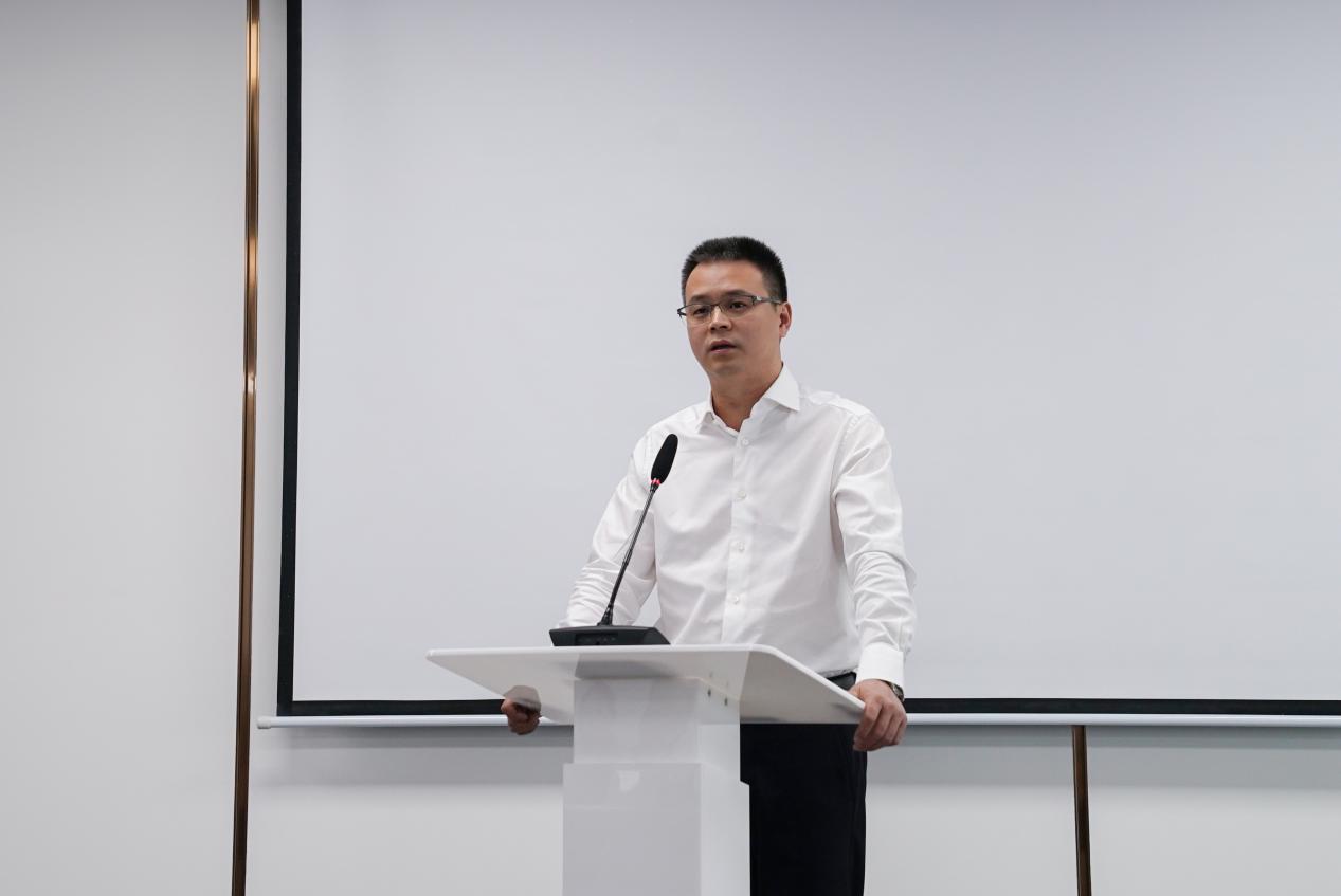 茂隆实业总经理陈声超在签约仪式上介绍,茂隆实业投资的新能源电动车