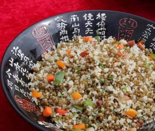 威宁炒荞饭(图片来源网络)织金竹荪和"水八碗"竹荪享有"真菌皇后"的