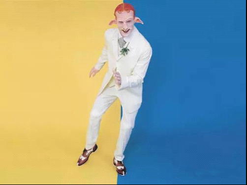 来华:工业美国的轮回      曾经作为模特,演员的马修&middot;巴尼,他