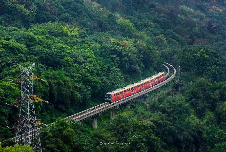 一条轻轨看尽山城最美风景!冬日就来这吃火锅泡汤
