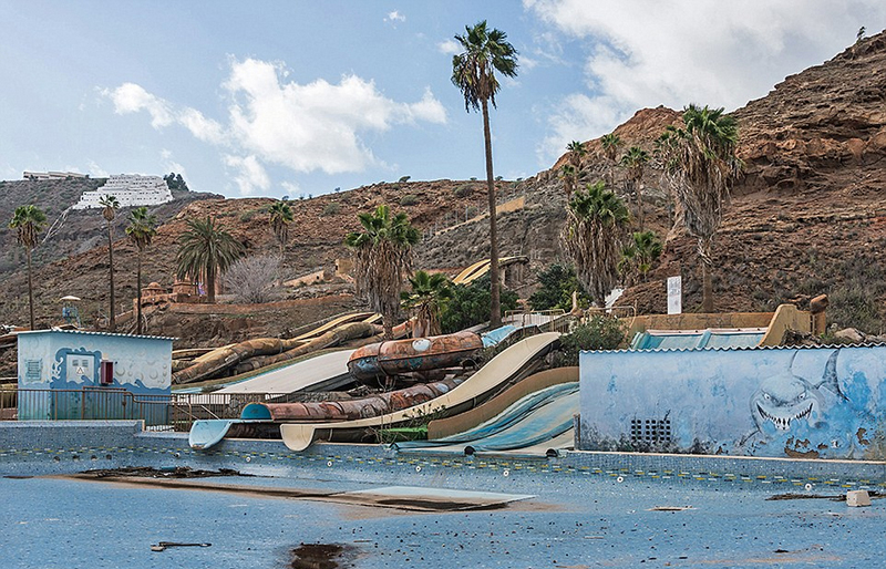 西班牙豪华水上乐园遭废弃 破败如鬼城