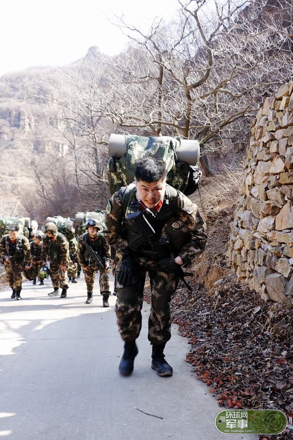 武警魔鬼周单兵自热食品登场