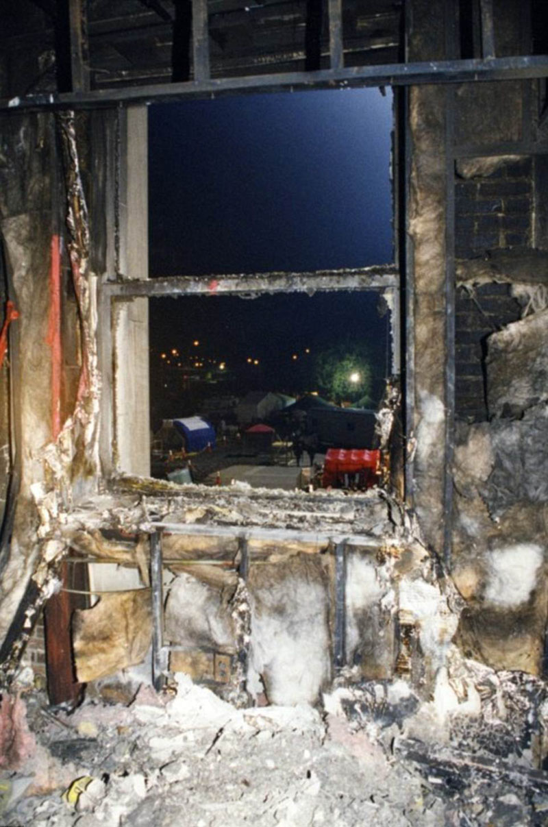 目之所及皆是碎石残骸,废墟成片,令人震惊不已.